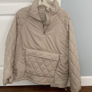 Mono b quilted pullover size medium